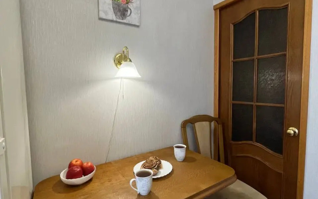 Uyutnaya 3-X Komnatnaya U Metro Akademicheskaya Flat