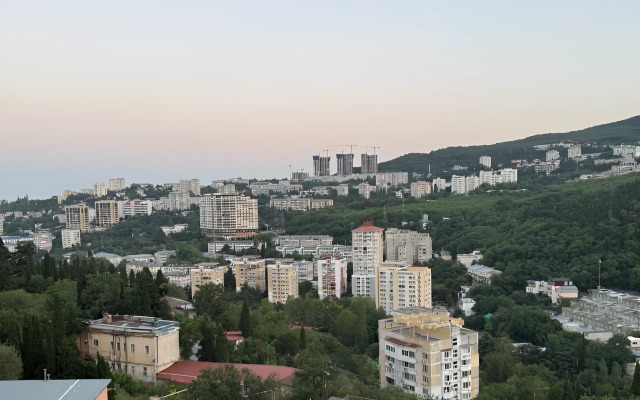 Uyutnaya Kvartira V Kurortnom Gorode Yalta Flat