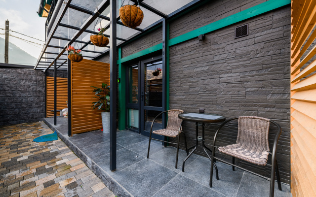 Апартаменты на Защитников Кавказа 114