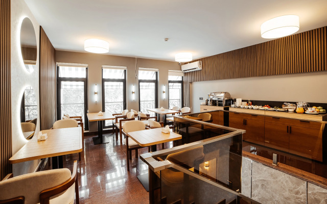 White Breeze Baku Hotel