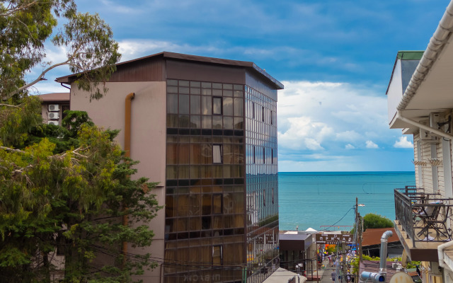 Rich Hotel