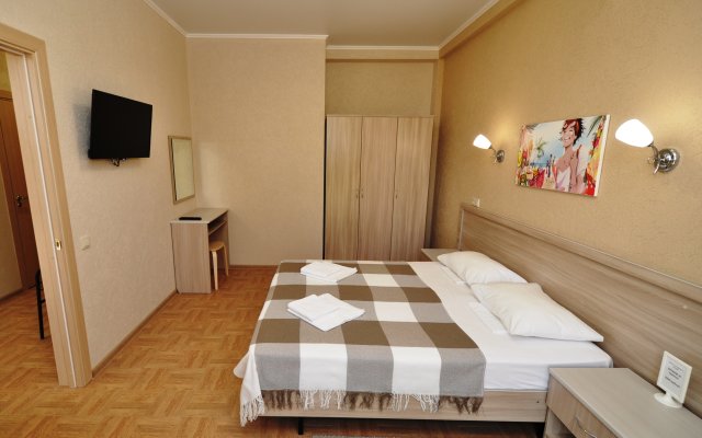 AUGUST Na Pionerskom Guest house
