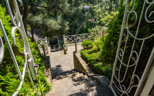 Bon Maison  Boutique Hotel