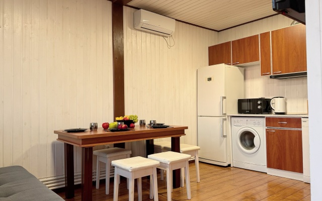 Частный дом у моря с беседкой