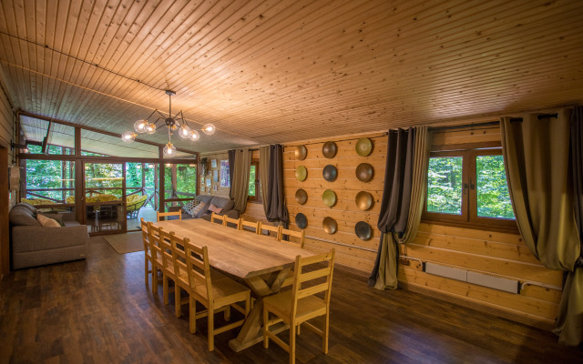 Dom V Lesu Guest House