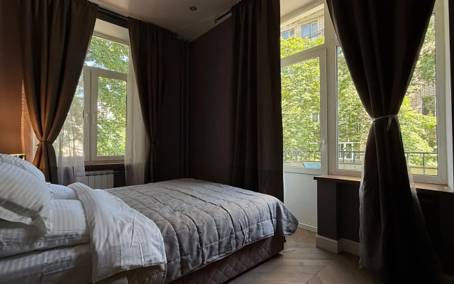 Квартира Дизайнерская евро-трёшка на Патриарших, 2 спальни, Центр Москвы