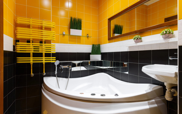 V Gostyakh U Surikatov Flat