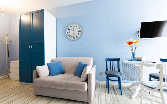 Апартаменты Этажидейли на Белинского с балконом