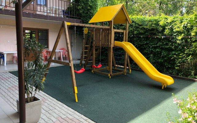 Yelena Guest House