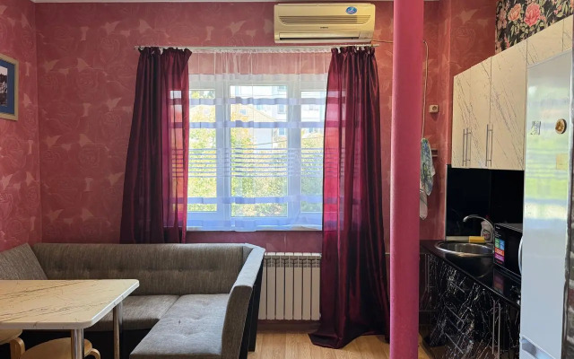 Na Tsvetochnoy Apartments