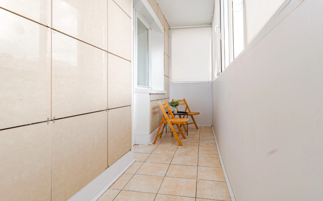 V Tsentre Goroda Ryadom S Bayterekom Apartments