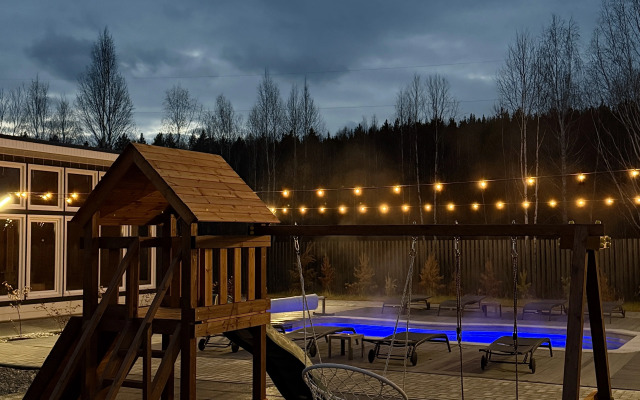 Dom s basseynom ryadom Solnechnoy dolinoy Private house