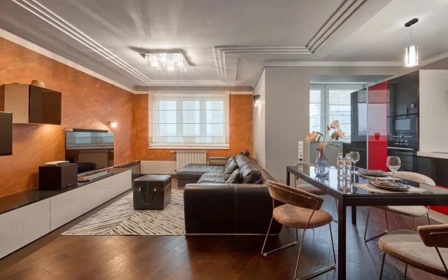 Reverie Vip2000 Apartments