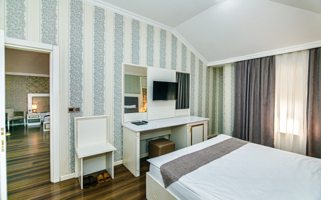 Maris Baku Hotel