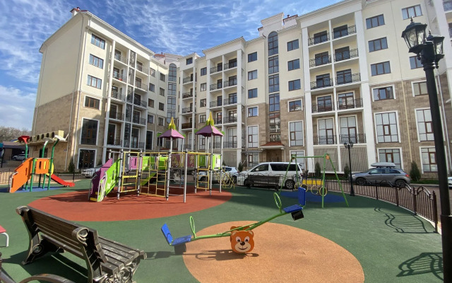 235 V Tsentre Na Pervoy Linii Flat