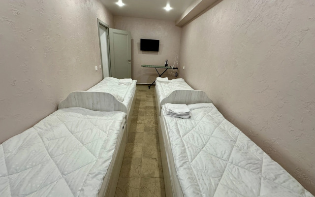 Dvuhkomnatnye Na Pervom Etazhe S Otdel'nym Vhodom Uzhurskaya Den' & Noch' 9 Apartments