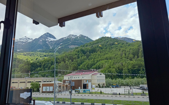 Apartamenty s panoramnym vidom na gory. Esto-Sadok. Zit' v gorah