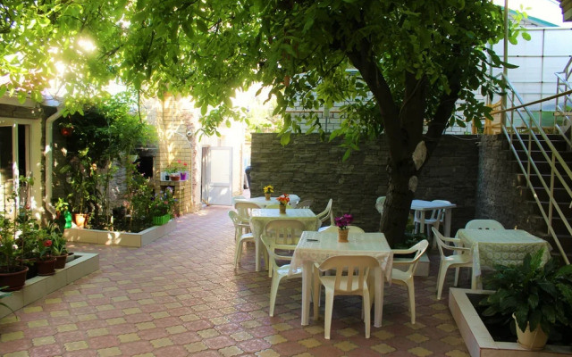 EdiRoz na Kryimskoy Guest House