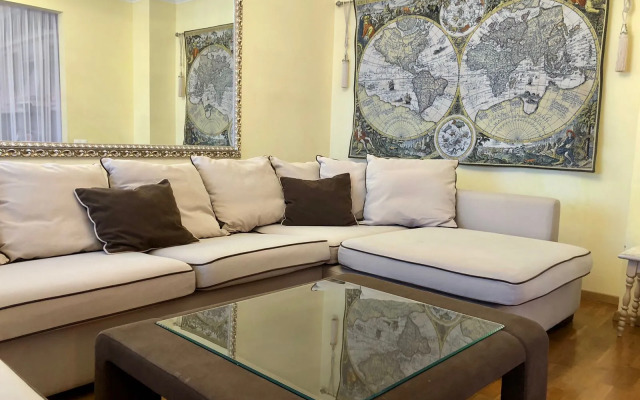 Апартаменты в центре с видом на Севастопольскую бухту