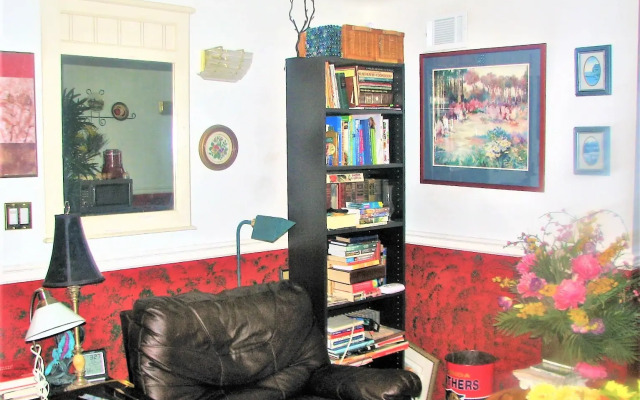 Bob Cinciruk Mini-Hotel