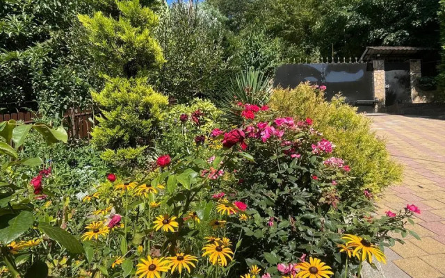 V Sochi Dacha Guest house