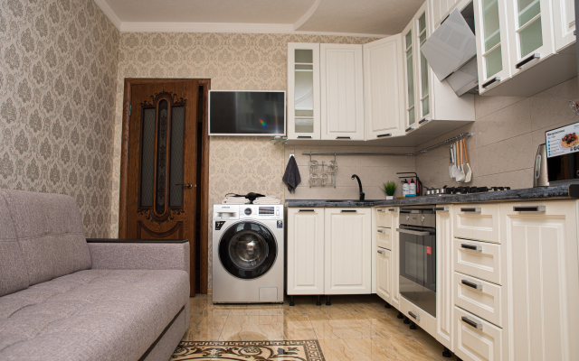 Krasavitsa V Tsentre U Zhd Vokzala Flat