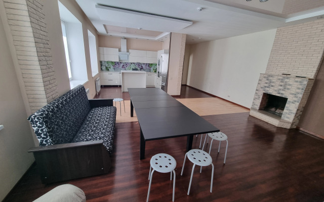 Апартаменты 5-комнатные в Гостевом Доме Домашний