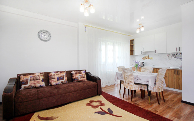 294 Raduzhny Bereg Flat