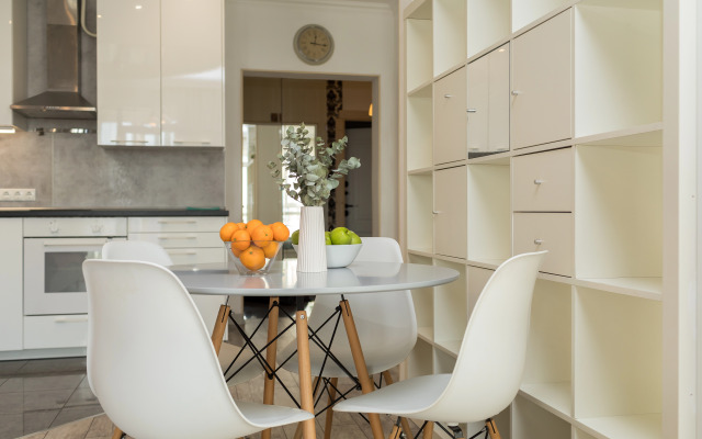 Na Bogdana Khmelnitskogo 10 Flat