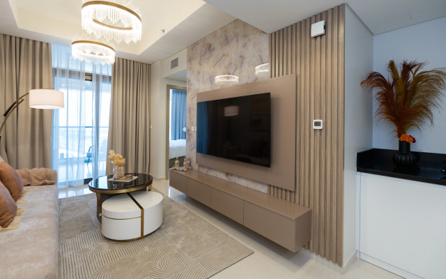 Apartment Keyrock Living: Exclusive Luxury at Aykon Tower
