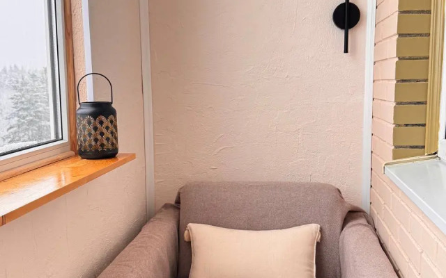 Квартира студия с лоджией и видом на лесной массив