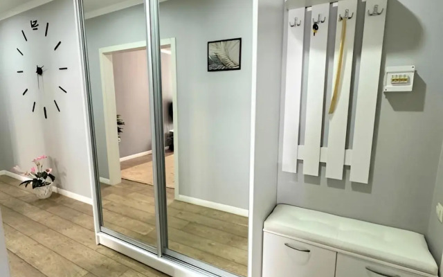 Prostornaya Dvukhkomnatnaya Flat