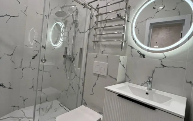 Апартаменты на Светлой 18 (102)