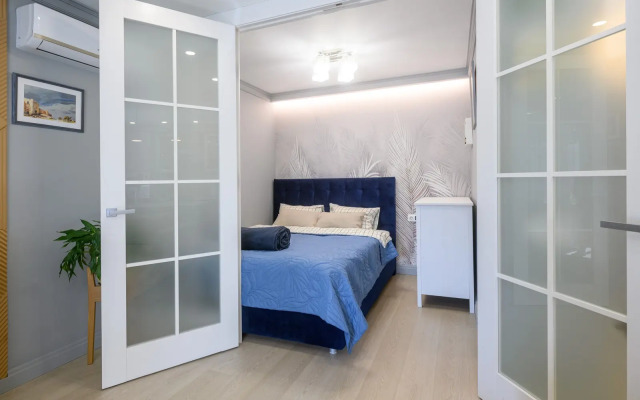 Uyutnaya s dizaynerskim remontom Flat