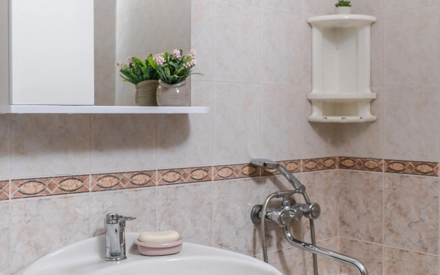 Sutkiru V Razvitom Zhilom Mikrorayone Flat