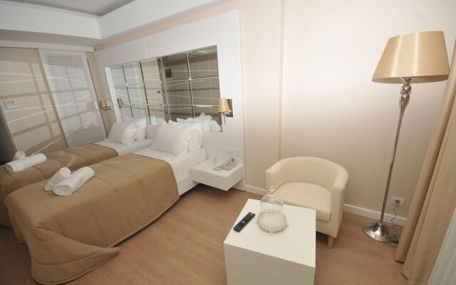Alesta Yacht Hotel