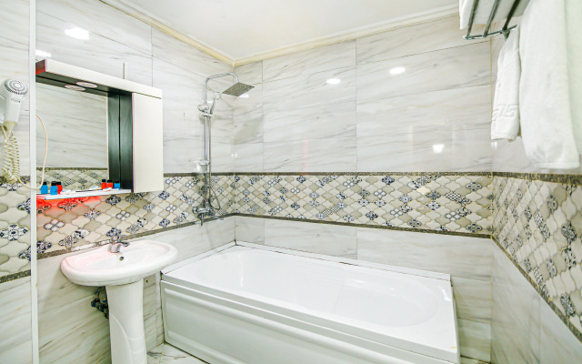 Maris Baku Hotel