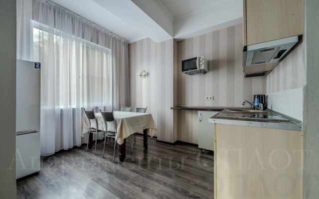 Oplot - Vidovye s odnoj spal'nej i balkonom 4 Apartments