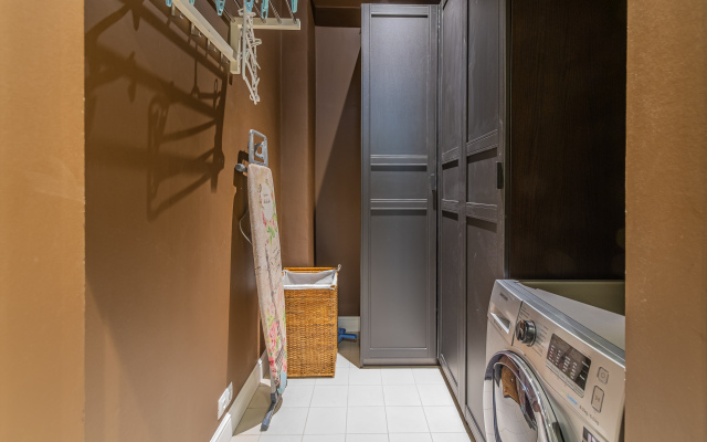 Апартаменты с Видом на Невский