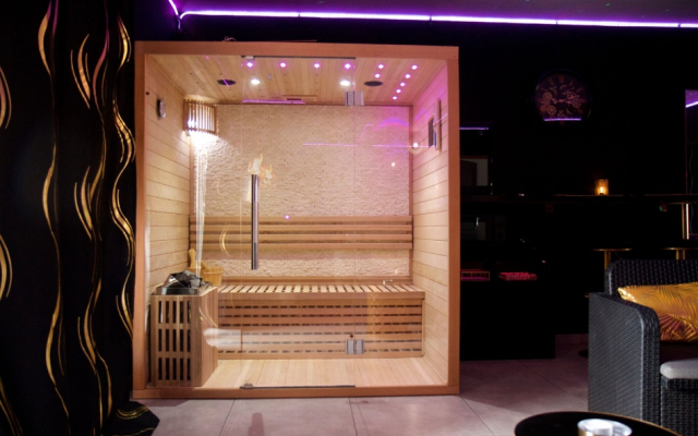 La Gold Room Apartments