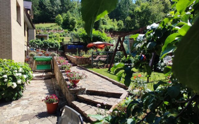 Radevichi Guest House