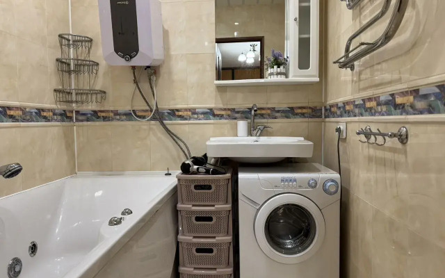 Na Ulitse Khvorostukhina, 1a Flat