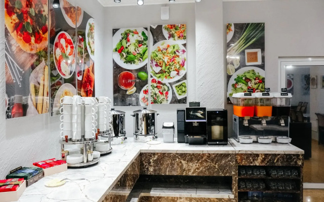 Sedymoye Nebo Hotel