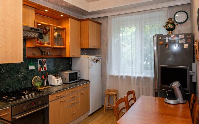 Naberezhnaya, Kreml, Teatr Flat