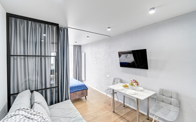 Lyuks MorskayaSimfonya-2 s panoramoj na more i bassejnom na territorii ZHK Apartments