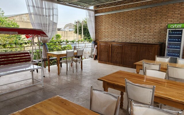 Parvina Hotel