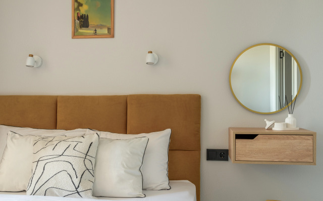 Апартаменты с креслом-коконом на балконе Stepanenkov на Свердлова 32б