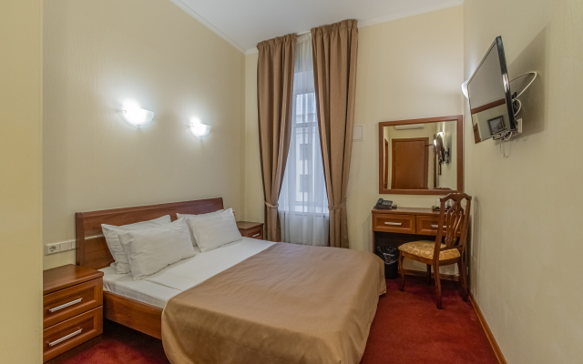 Solo in Nevsky Prospect Guest house