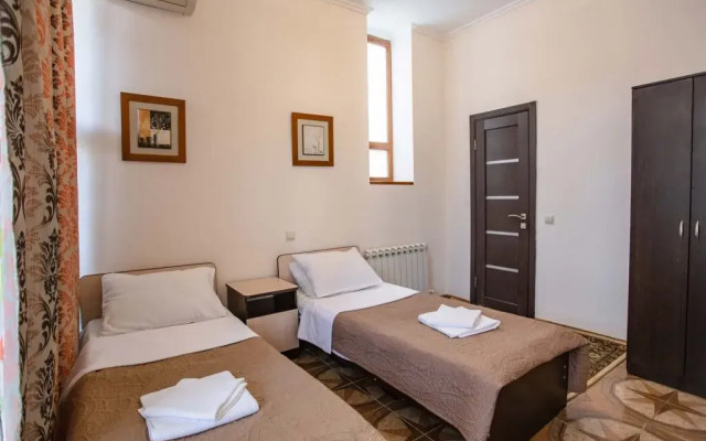 Na Ostrovskogo 52 Guest house