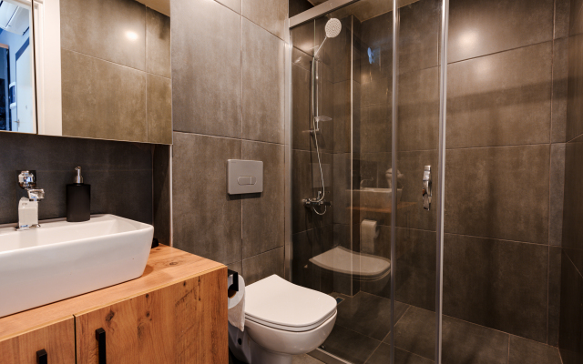 Mrt Suites Lara Hotel